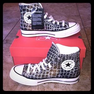 NWT - Converse Chuck 70 Hi-Tops - women’s 7.5